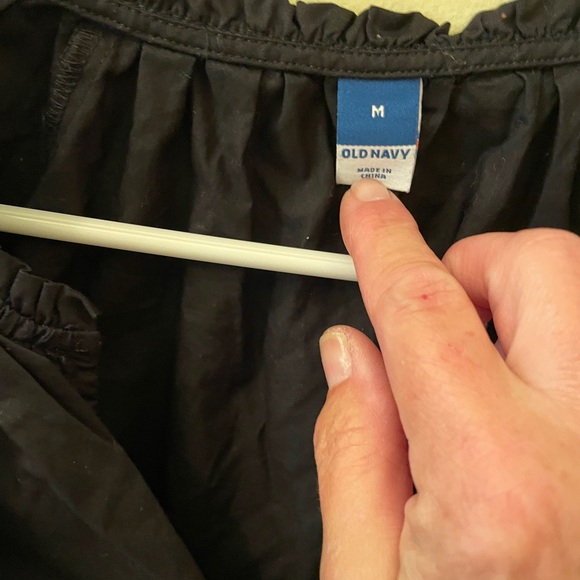 Black Women's Top with V neck OLD NAVY size med - Picture 3 of 5